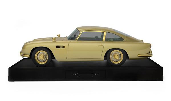 Une Aston Martin en or pour Goldfinger
