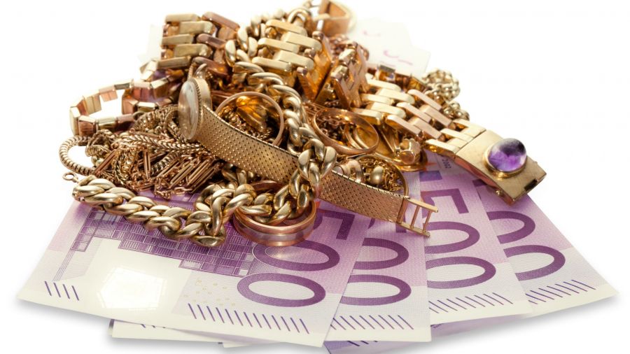 Gold Jewelry with 500 Euro Notes